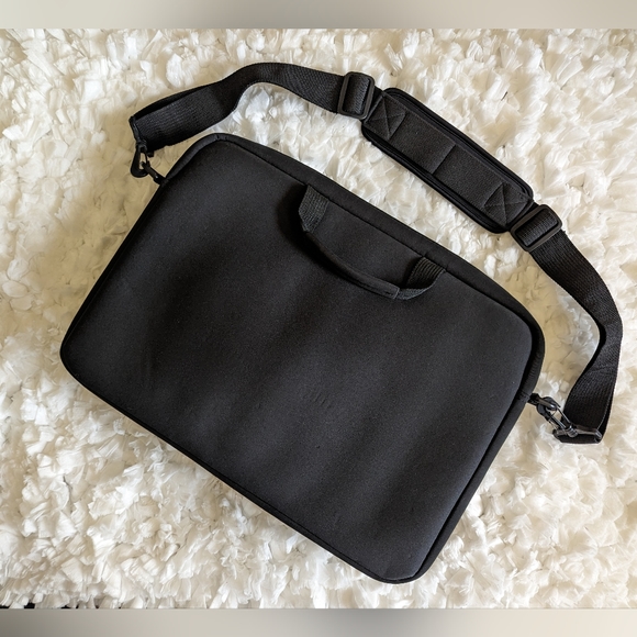 Targus Laptop Sleeve Gray/Black Neoprene (CVR200) 15 Inch - Picture 2 of 7